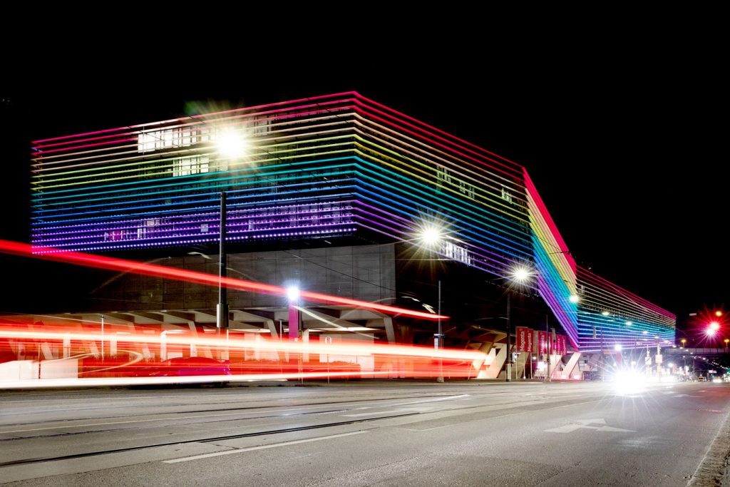 Regenbogenparade: Das T-Center leuchtet!